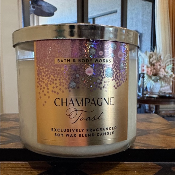 Bath & Body Works Champagne Toast Candle - Picture 1 of 3